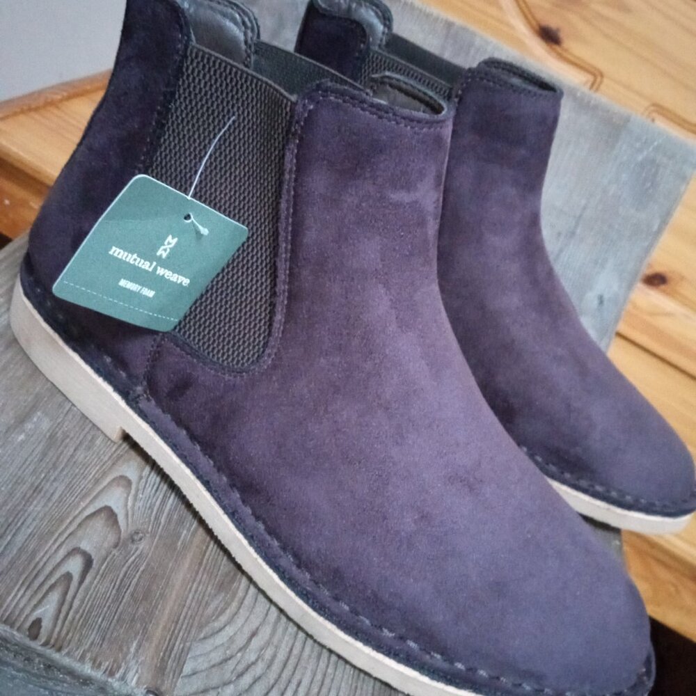 Mutual Weave Men's size 10.5 Wells Flat Heel Faux Suede Leather  Chelsea Boots D